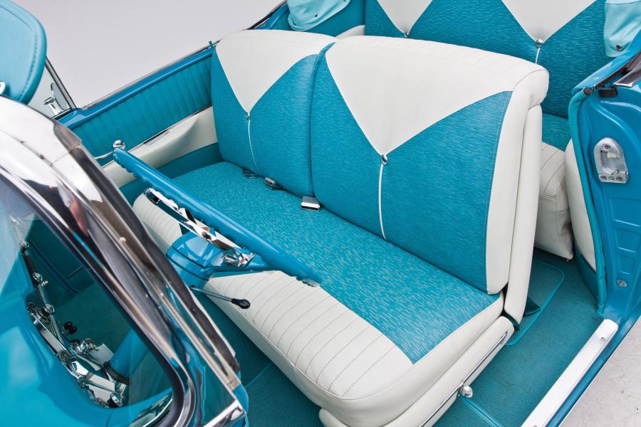 Интерьер Chevrolet Bel Air Convertible 1956 года  (фото 53 из 71)